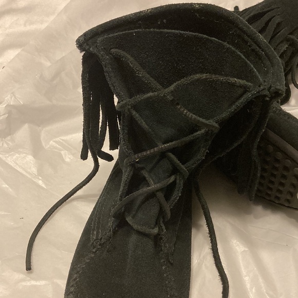 Minnetonka Women’s Mocassin boots - size 4 - Picture 10 of 11